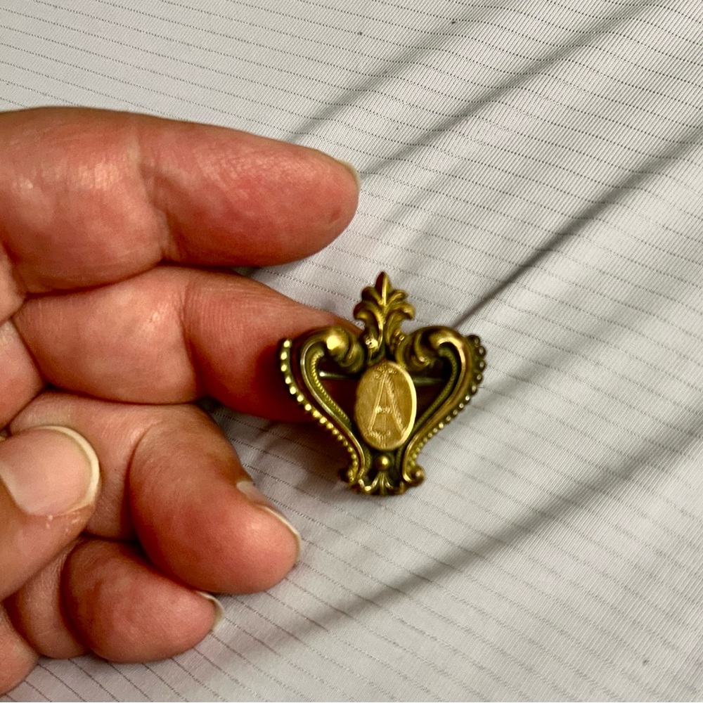 Vintage Ornate Gold Brooch